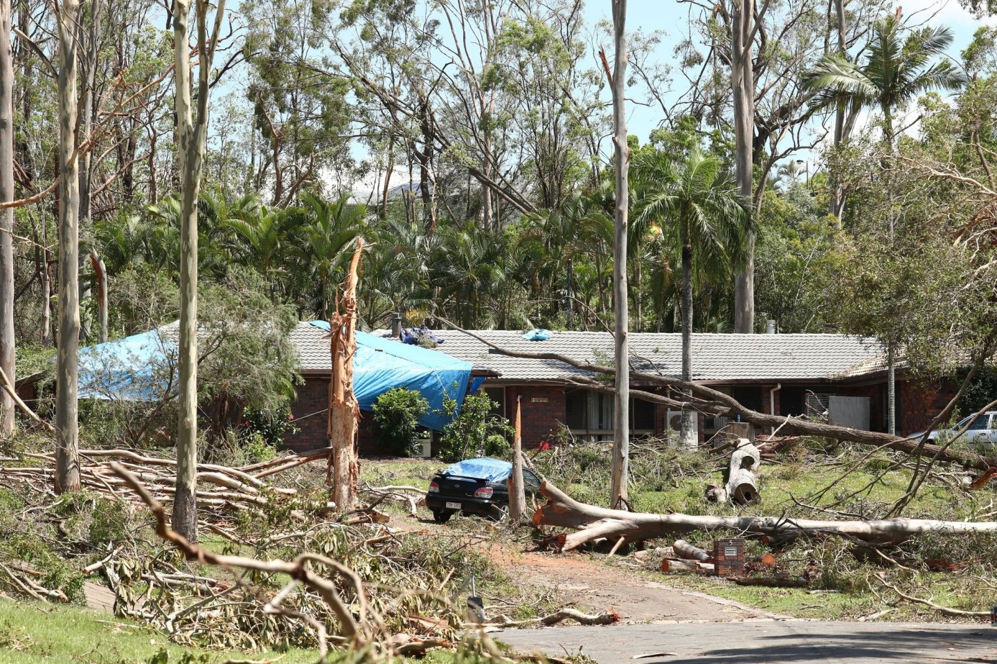 Durch die Stürme, die Queensland verwüsteten, sind seit dem ersten Weihnachtstag mehrere Menschen gestorben.