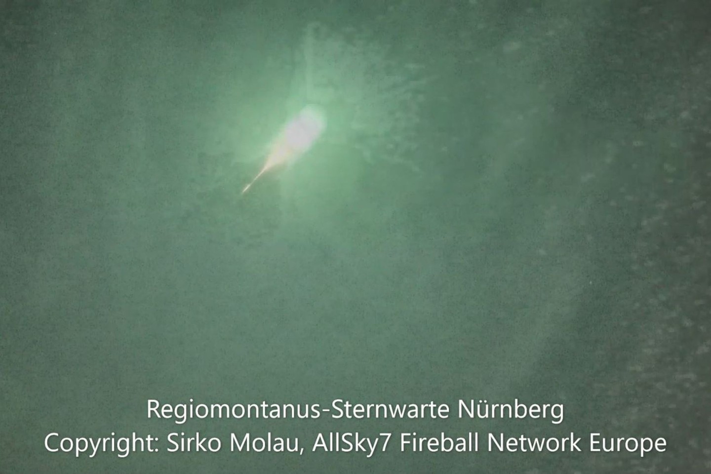 Das Videostandbild zeigt den im Süden Deutschlands gesichteten Meteoroiden