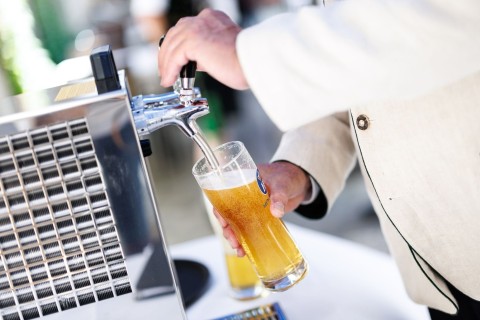 16 Bier einzeln mit EC-Karte bezahlt - Wirt ruft Polizei