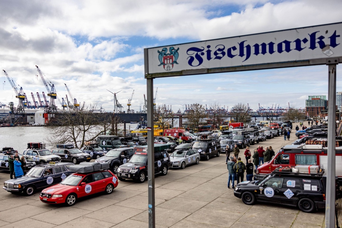 In 16 Tagen durch neun Länder: Alte Autos und Motorräder starten ihre Rallye bis zum Nordkap.