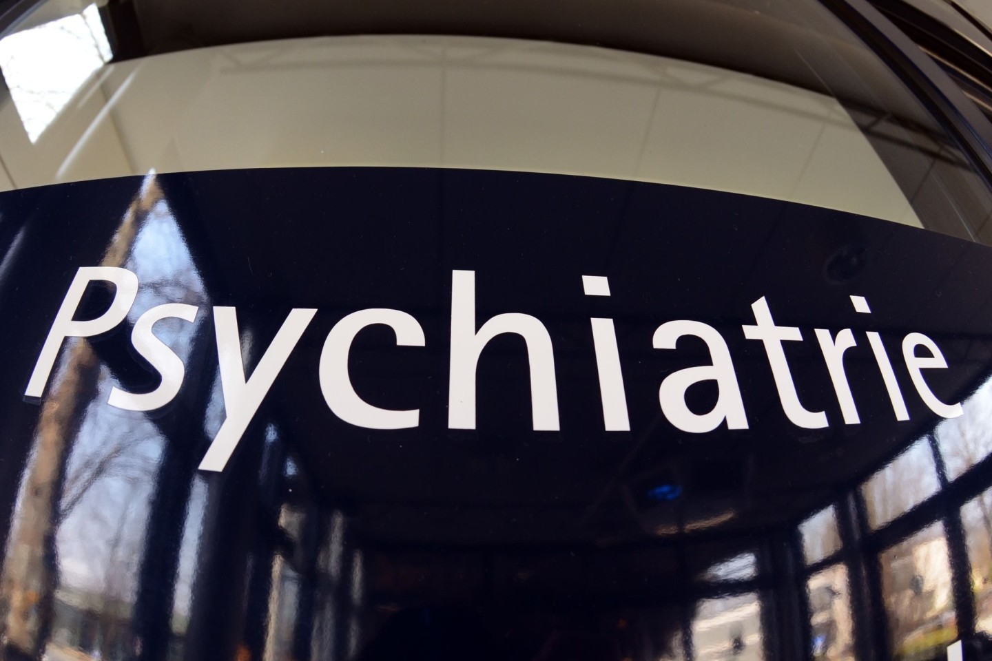 Die Generalstaatsanwaltschaft München hat gegen einen 15-Jährigen Anklage erhoben. Er soll in einer psychiatrischen Klinik einen Siebenjährigen erstochen haben. (Archivbild)