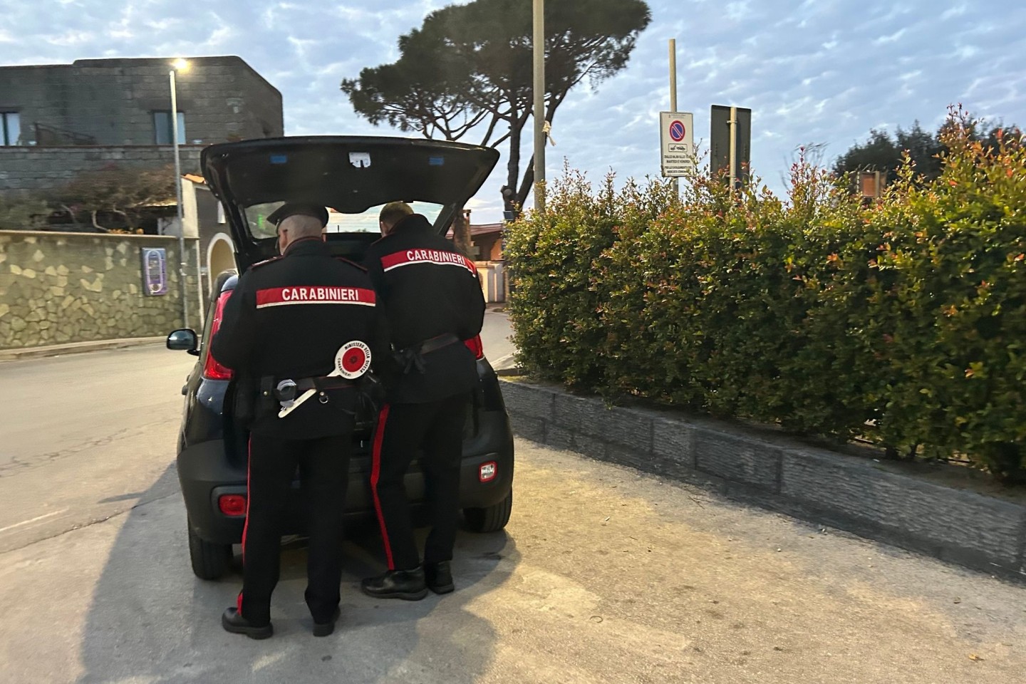 Nach einem Streit wird ein Mann in Italien laut Polizei von seinem Bruder enthauptet. Die Carabinieri ermitteln. (Archivbild)