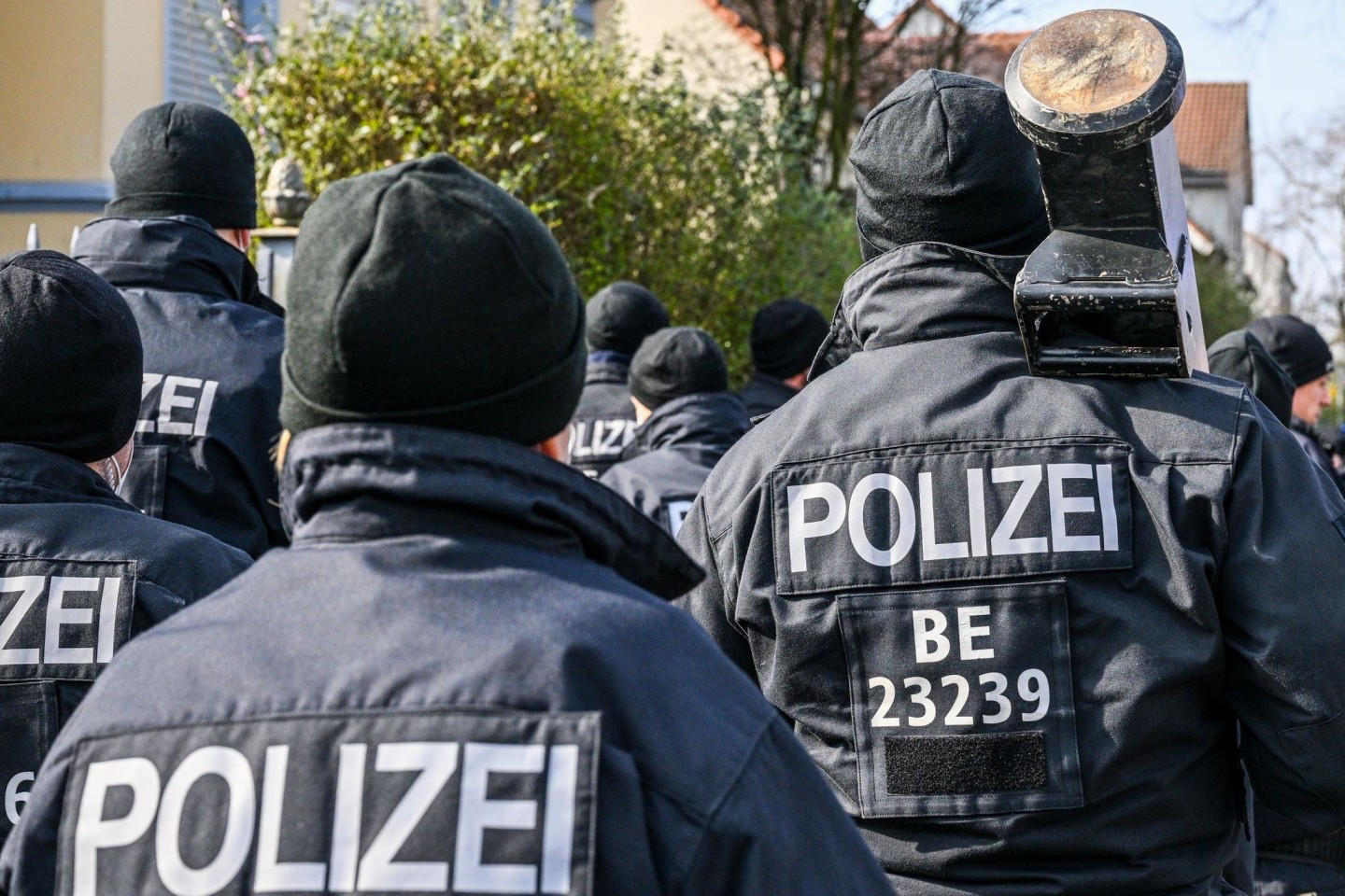 Immer wieder rückt die Polizei im Zusammenhang mit dem Clan-Milieu aus (Archivbild).