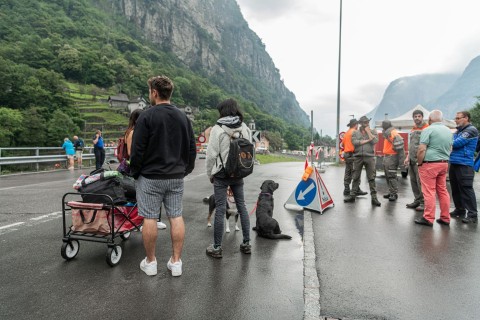 Erdrutsch und weiter Unwettergefahr in der Schweiz