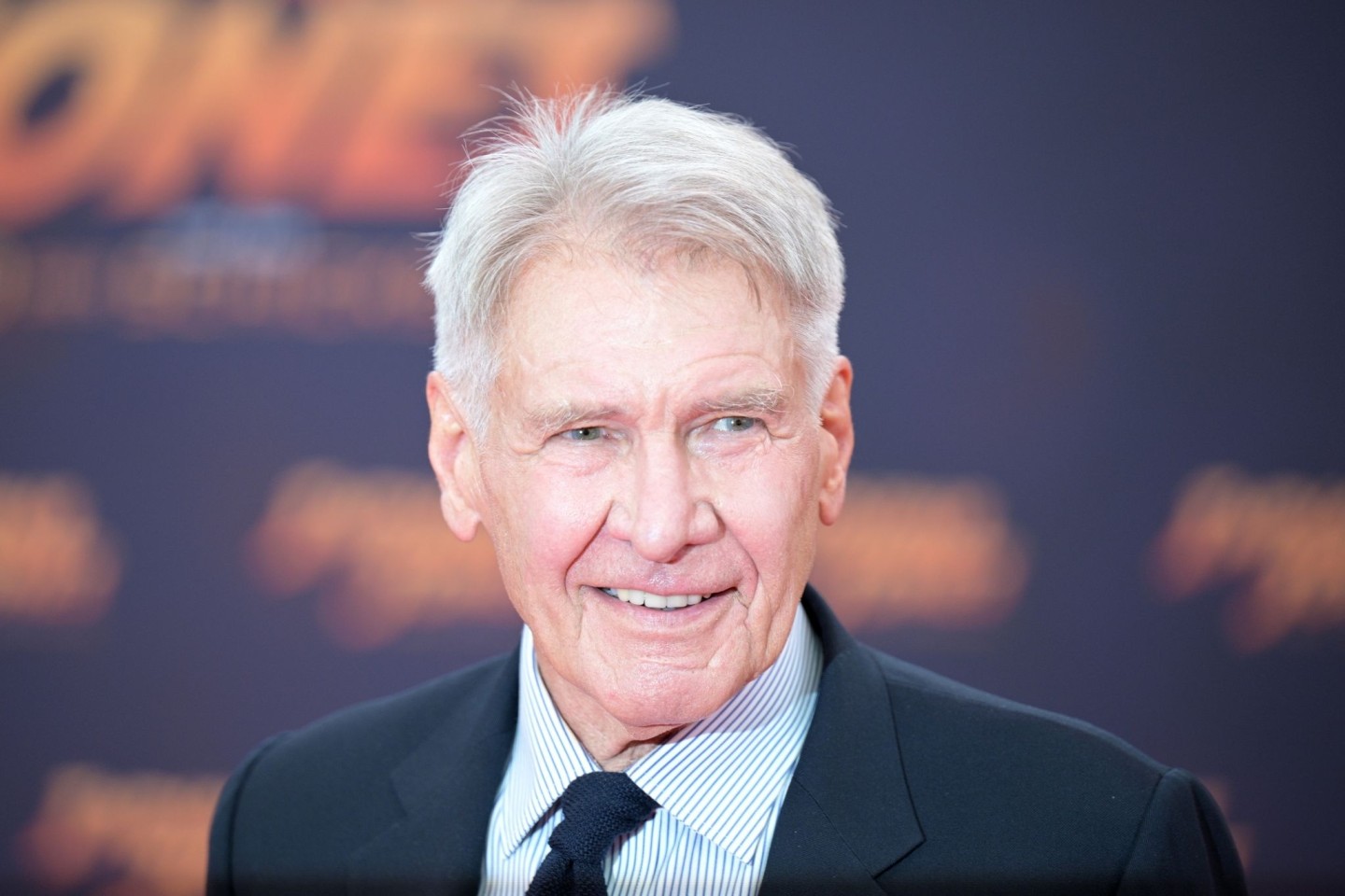 Harrison Ford singt seinen Basilikumpflanzen Schlaflieder vor, damit sie vor der Nacht keine Angst haben.