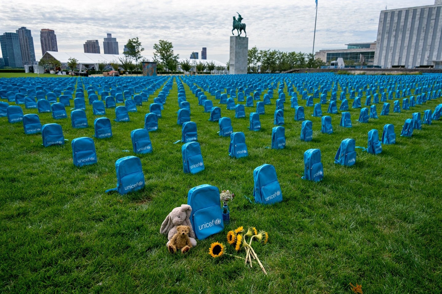 Die von Unicef organisierte Installation in New York veranschaulicht das Ausmaß von Kindersterblichkeit in Konfliktgebieten im Jahr 2018.