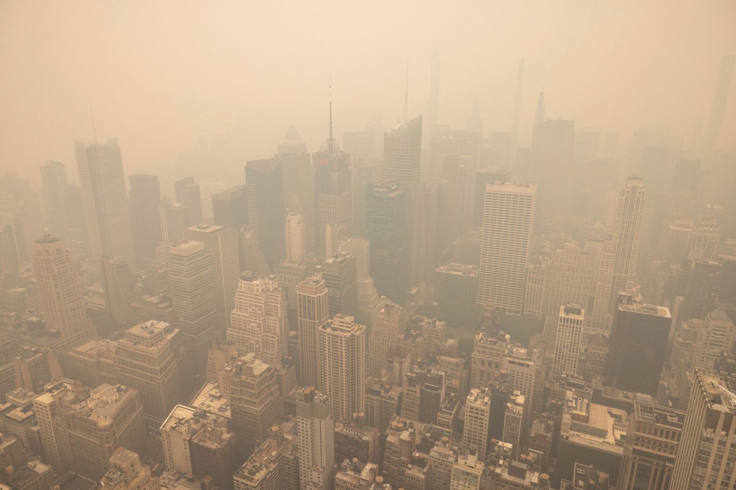 New York ist inmitten von Rauch zu sehen, der durch Waldbrände in Kanada verursacht wurde.