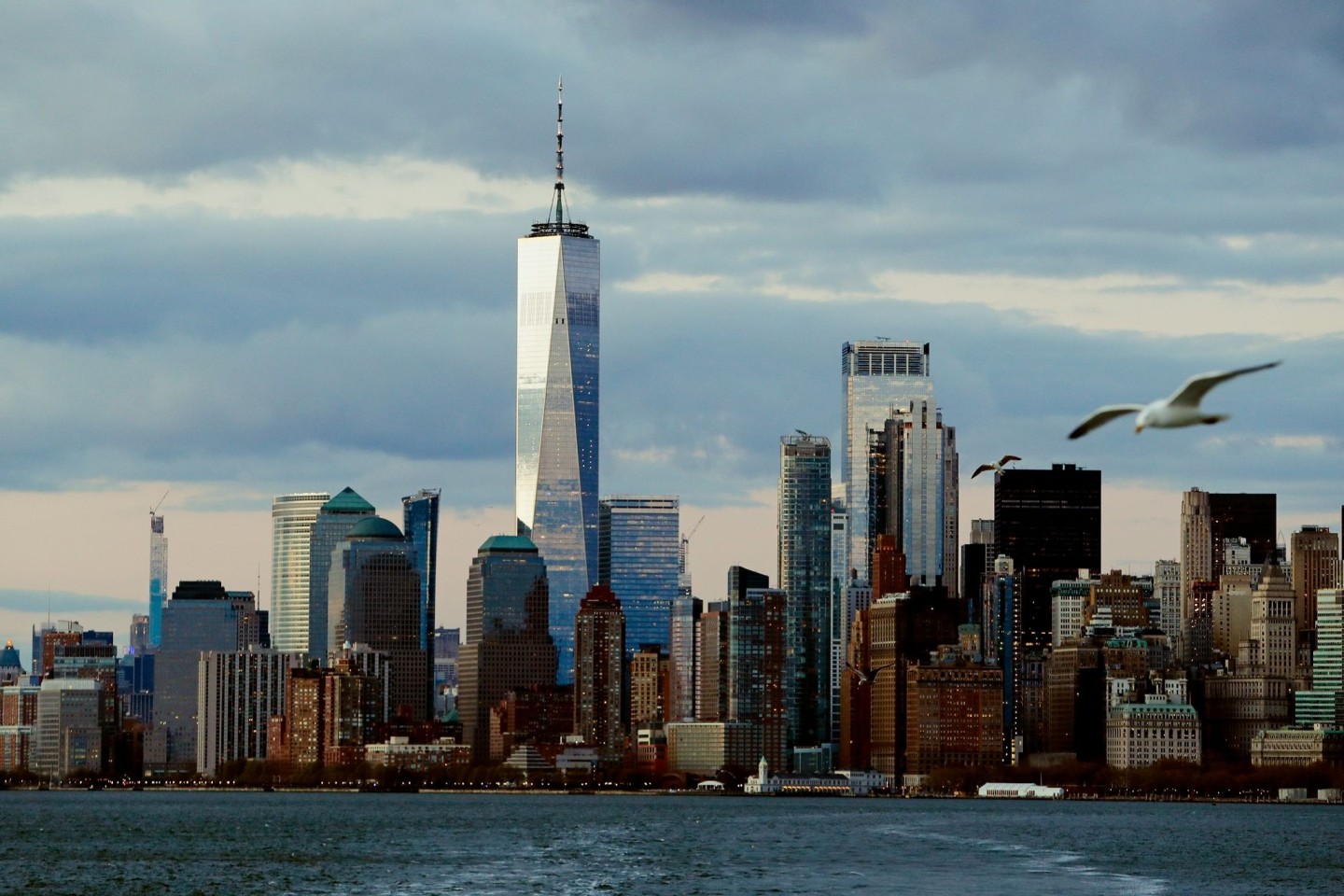 Die Skyline von New York City: Jahr für Jahr steigt der Meeresspiegel und erhöht weltweit für Küstenregionen und ihre Bewohner die Gefährdung durch Überschwemmungen.