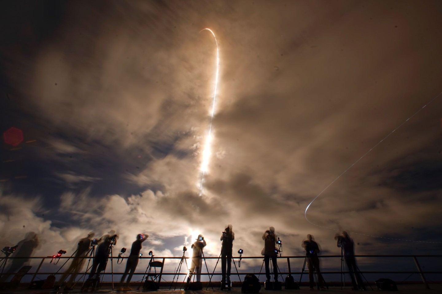 Richtung All in extreme Höhen startete die Falcon-9-Rakete.