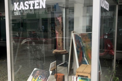 Neue „Kunst im Kasten“ vor dem Gütersloher Rathaus