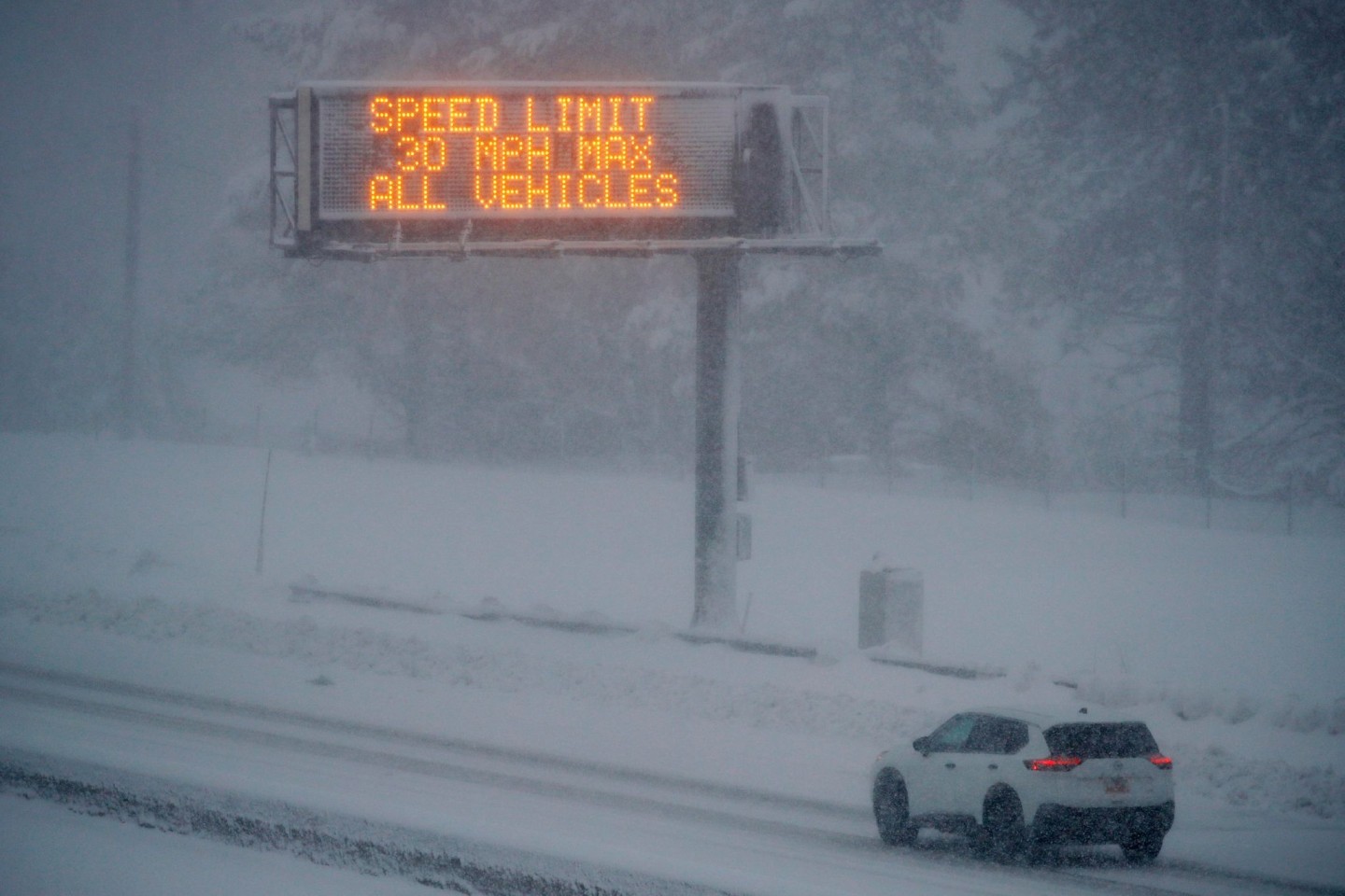 Ein Autofahrer auf der Interstate 80.