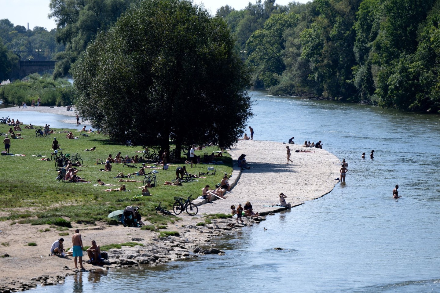 Auch dieser Sommer war, verglichen mit dem Durchschnitt, zu warm (Archivbild).