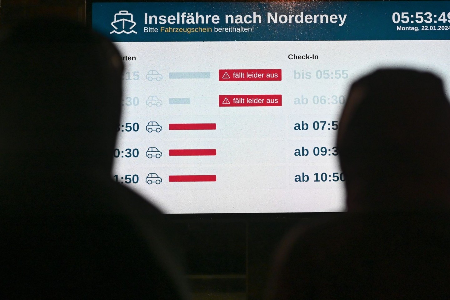 Aufgrund der Windvorhersage mit teils orkanartigen Böen sind einige Abfahrten der Fähren ab Norddeich und Norderney ausgefallen.