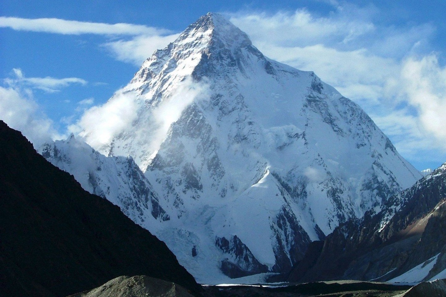 Der schroff aufragende K2 gilt unter Bergsteigern wegen seiner steilen Wände als sehr schwierig.