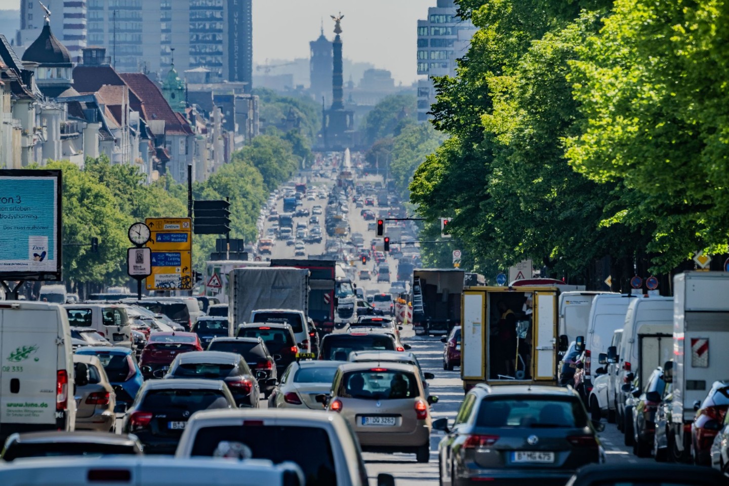 Laut einer Umfrage im Auftrag des ADAC halten sich die meisten in Deutschland für gute oder sehr gute Autofahrer. (Symbolbild)