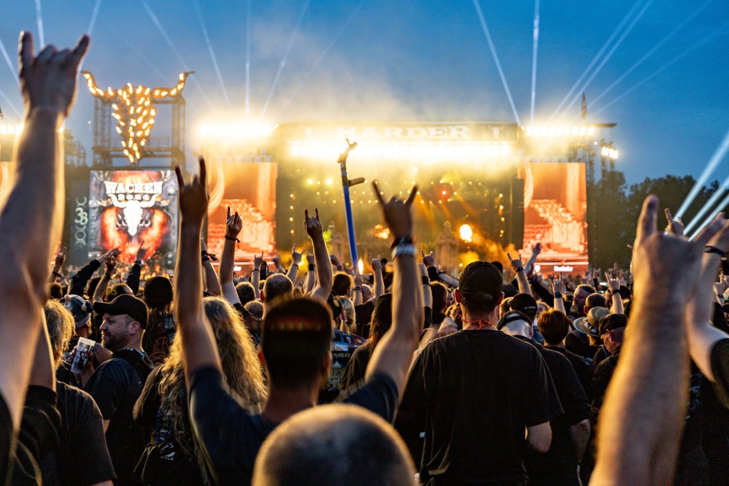 Bis in die Nacht haben Metalfans in Wacken gefeiert.