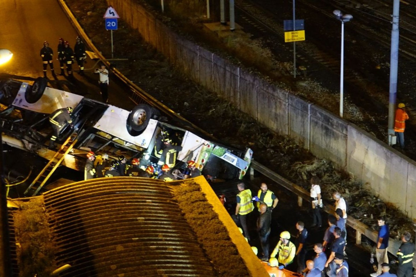 Aufklärung über die Unfallursache erhoffen sich die Ermittler von Überwachungskameras, die an der Stelle den Verkehr im Blick haben.