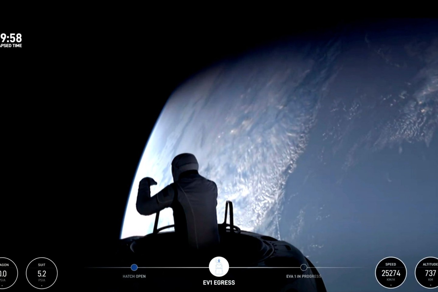 Dieses Bild aus einem SpaceX-Video zeigt den Beginn des Weltraumspaziergangs.