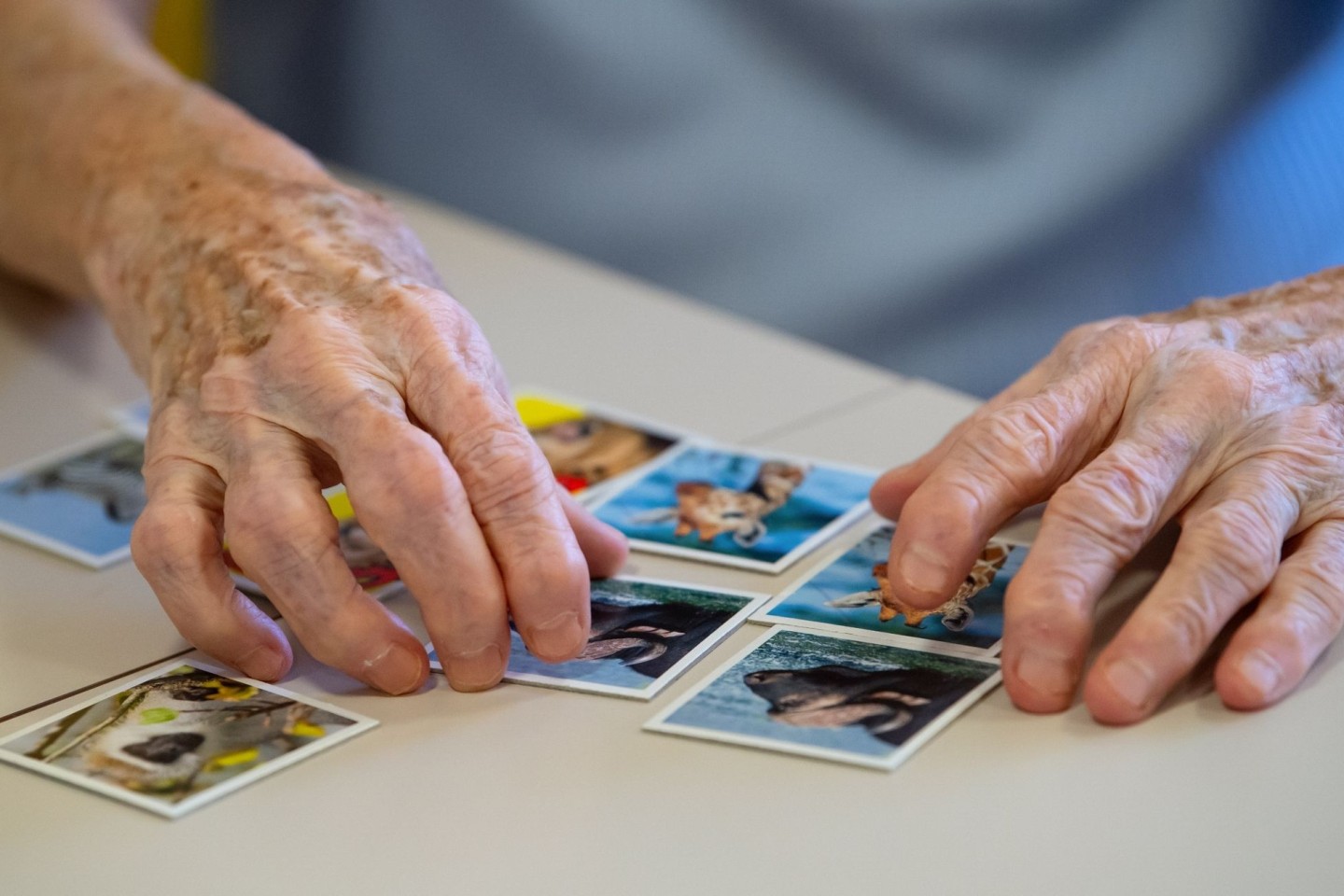 Was sich sicher bezüglich der Alzheimer-Vorbeugung positiv auswirke, sei kognitive Stimulierung, sagt Präventionsforscher Jochen René Thyrian vom Deutschen Zentrum für Neurodegenerative ...