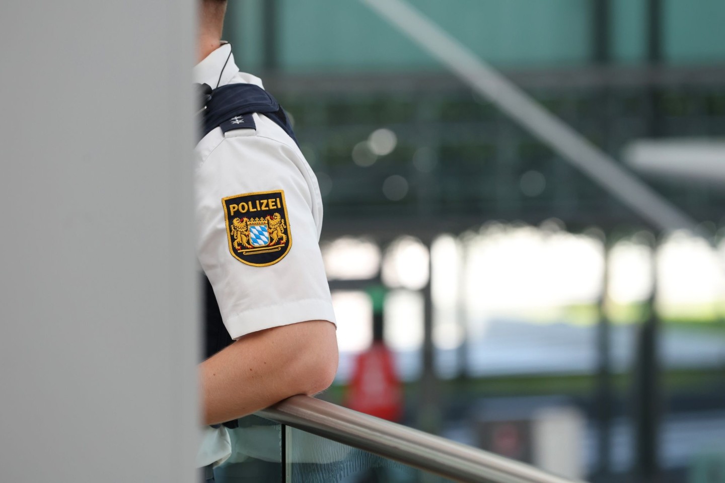 Ein Paar hat auf einem Flug «sexuelle Handlungen aneinander vorgenommen» und mit dem Verhalten gegenüber dem Flugpersonal einen Polizeieinsatz ausgelöst.