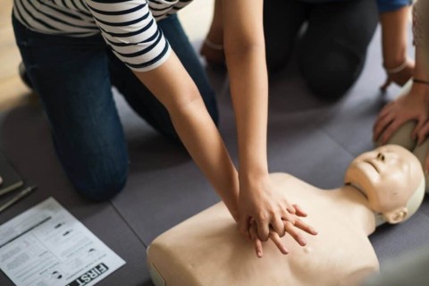 Doceomed: Deine Rettungsdienstschule – Erste Hilfe, Pflegeassistenten & Rettungssanitäter